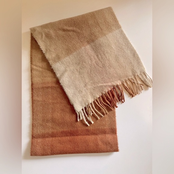 Tumi Scarf - Picture 2 of 6